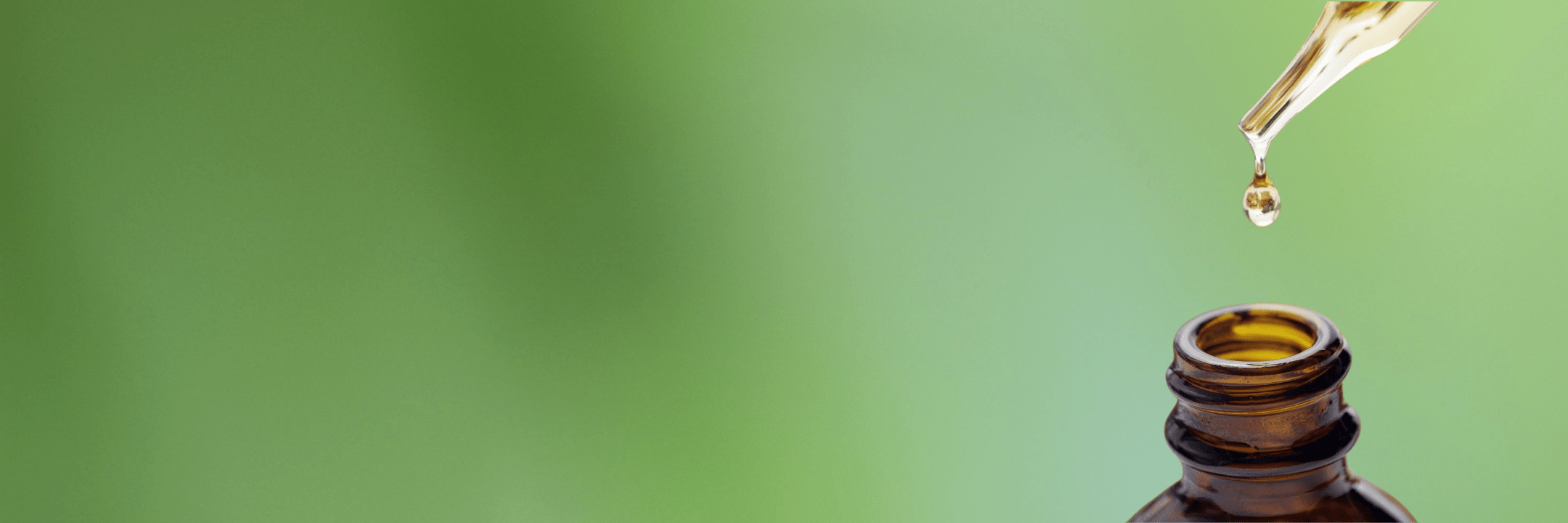 Gotero con medicina transparente en fondo verde
